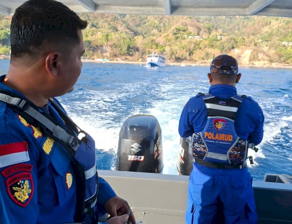 Joko Widodo Tinggalkan Palue Menuju Ende, Polairud Sikka Kawal Perjalanan, Warga Antusias Menyambut