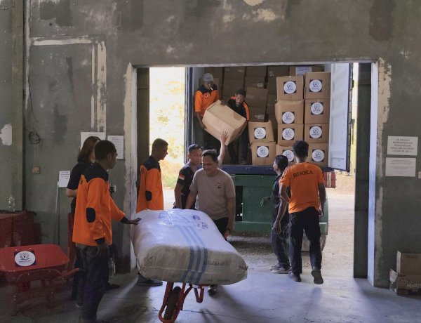 Dukung Penanganan Pascagempa di Sikka, Meratus Foundation Salurkan Bantuan Logistik ke Gudang COSIK