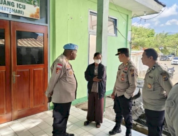 Ketika Solidaritas Diutamakan, Pimpinan Polres Sikka Besuk Personel yang Tengah Menjalani Perawatan