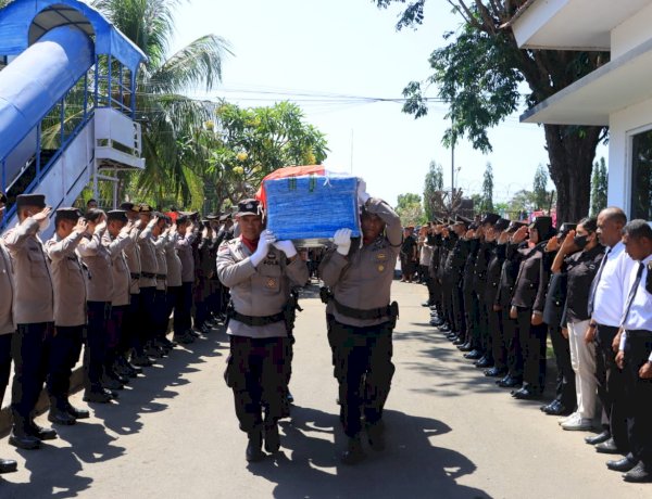 Tugas Telah Usai, Polres Sikka Lepas Aiptu I Nengah Martayasa dengan Penghormatan Terakhir