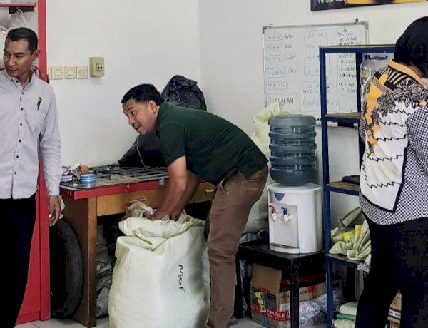 Cegah Masuknya Narkoba, Sat Narkoba Polres Sikka Sisir Jasa Pengiriman Lewat Operasi Sarang Narkoba