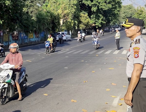Tak Tunggu Kecelakaan Terjadi! Polres Sikka Turun ke Jalan, Keselamatan Pelajar Jadi Prioritas