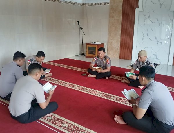 Binroh Polres Sikka Perkuat Mental dan Moral Personel demi Pelayanan Humanis