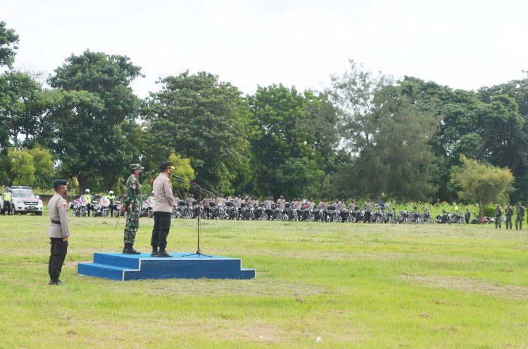 Kapolda NTT Dan Danrem 161/WS Pimpin Apel Persiapan Pengamanan Kunjungan Presiden RI Di Kab. Sikka