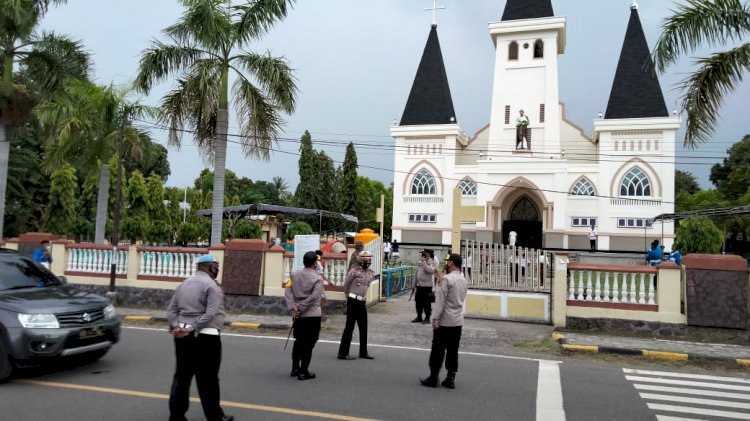 Kapolres Sikka Cek Langsung Pengamanan Misa Kamis Putih di Sejumlah Gereja di Kota Maumere