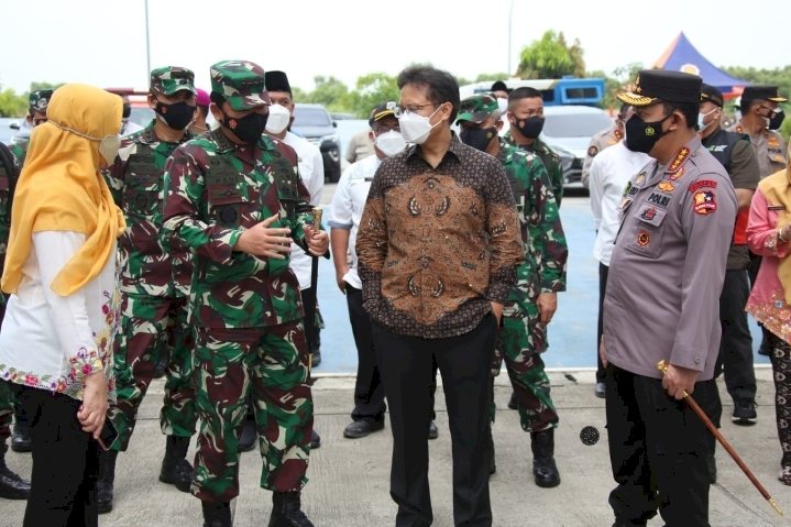 Panglima, Kapolri dan Menkes Tinjau  Rusun Nagrak dan Beberapa Posko PPKM Mikro di Jakarta