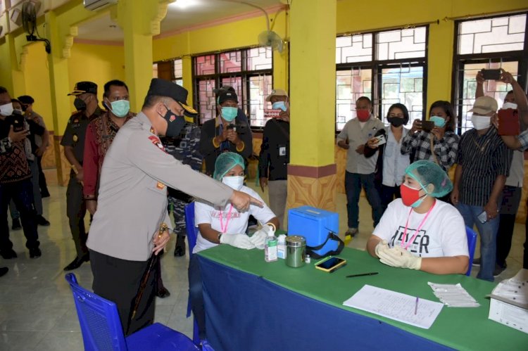 Kapolda NTT Cek Langsung Pelaksanaan Kegiatan Vaksinasi Tahap I di Polres Sikka