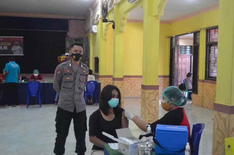 Polres Sikka Gelar Gerai Vaksinasi TNI-Polri Tahap I