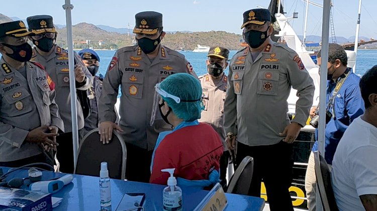 Wakapolri Beri Apresiasi Pelaksanaan Vaksinasi Terapung Polda NTT, Bentuk Pelayanan Terhadap Masyarakat Nelayan di Kepulauan