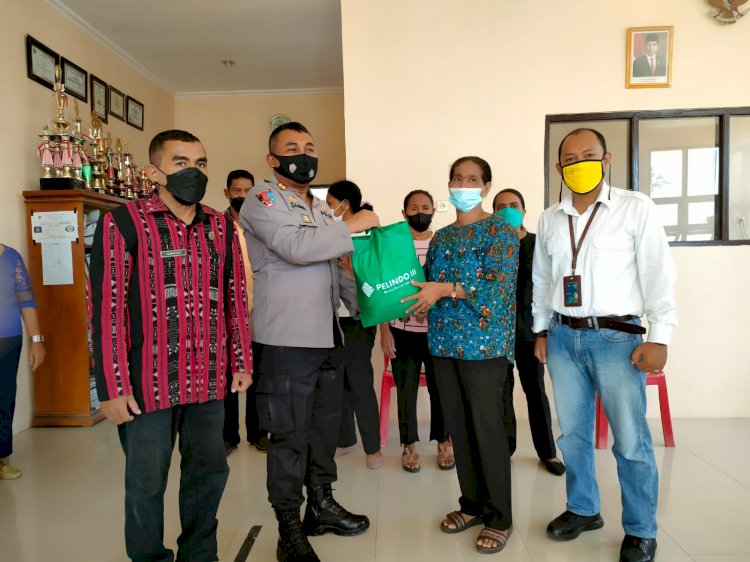 Kapolres Sikka Hadiri Penyerahan Bansos Oleh PT. Pelindo III Maumere