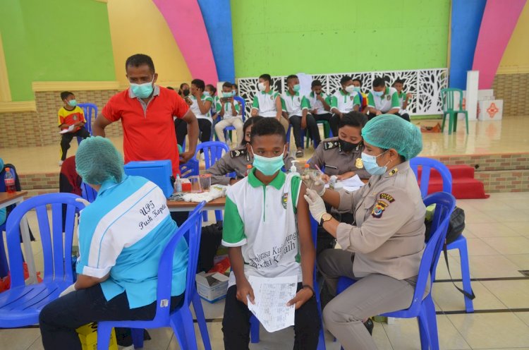 Vaksin Goes To School, Polres Sikka laksanakan vaksinasi di SMPK Frater dan SMAN 1 Maumere