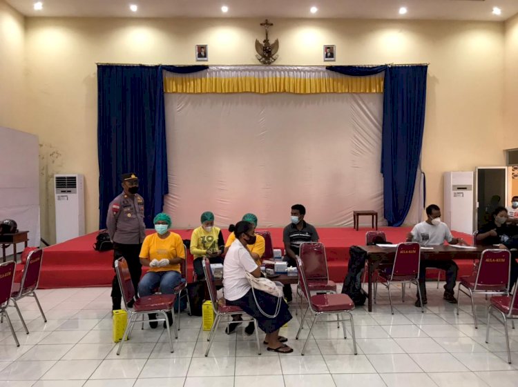 Polres Sikka Berperan Aktif  Dalam Kegiatan Vaksinasi Merdeka Tahap II Hari kedua.