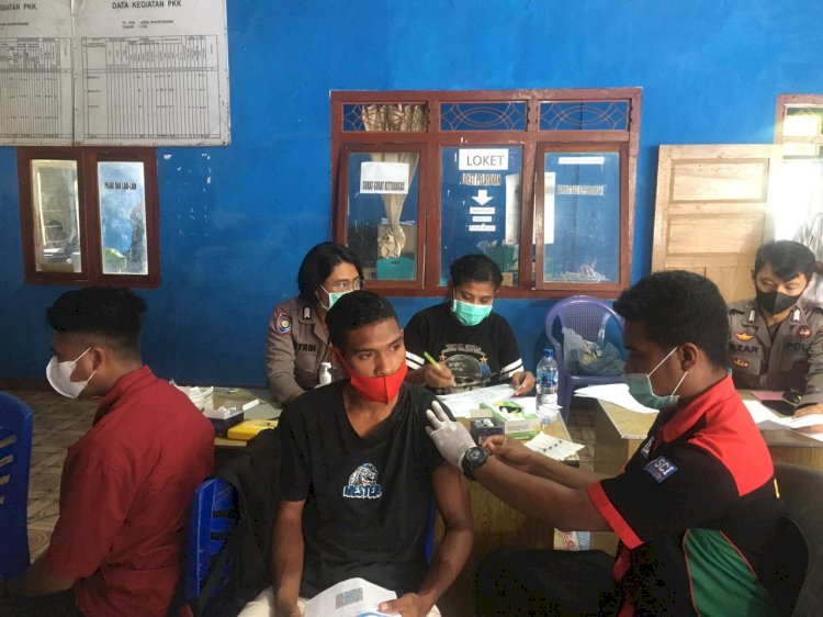 Gerai Vaksin Presisi Polri Polres Sikka Untuk Masyarakat di Desa Wairterang