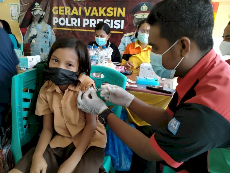 Kembali Tim Gerai Vaksin Presisi Berikan Vaksin Anak Kepada Murid SDN Contoh Maumere