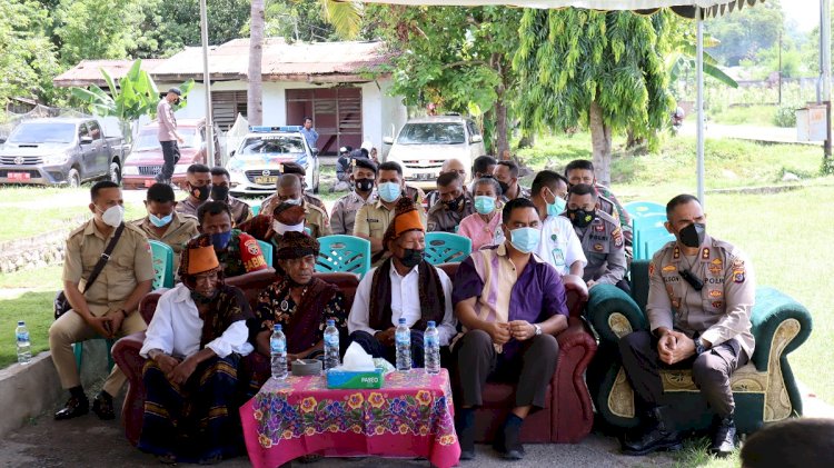 Kunjungan Kerja Kapolres Sikka bersama Ketua Bhayangkari Cab. Sikka di Polsek Paga