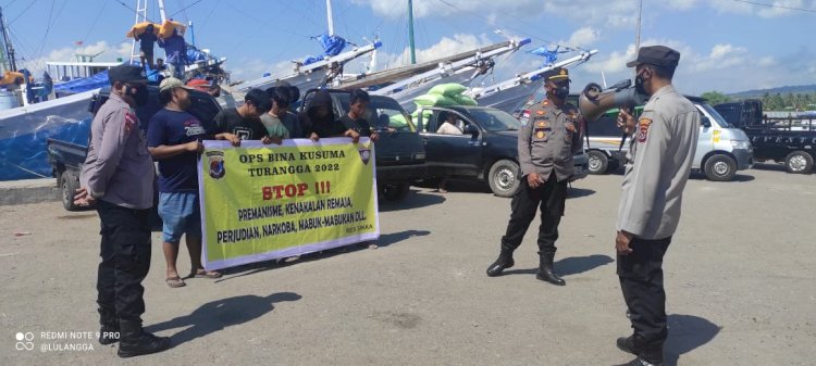 TKBM Pelabuhan Rakyat Wuring mendapat Binluh Satuan Binmas Polres Sikka