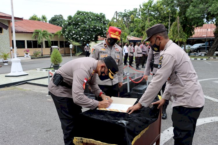 Kapolres Sikka Pimpin Apel Penyerahan Siswa Latja Diktuba Polri Gel II Tahun 2022