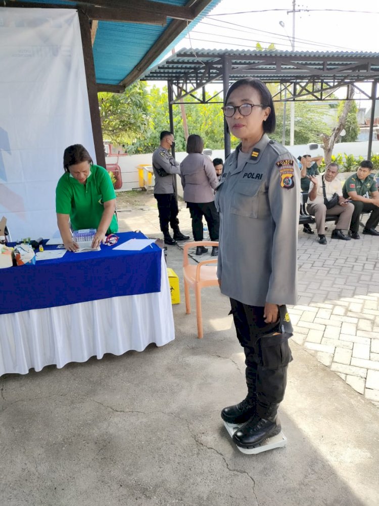 Personil Polres Sikka Ikut Donor Darah Menyongsong Hut BRI Ke 127 Tahun.