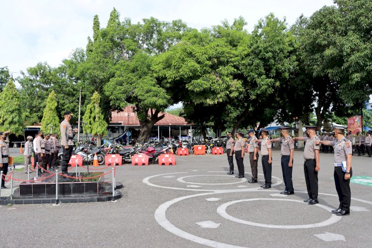 Kapolres Sikka Pimpin Upacara Korps Raport Kenaikan Pangkat