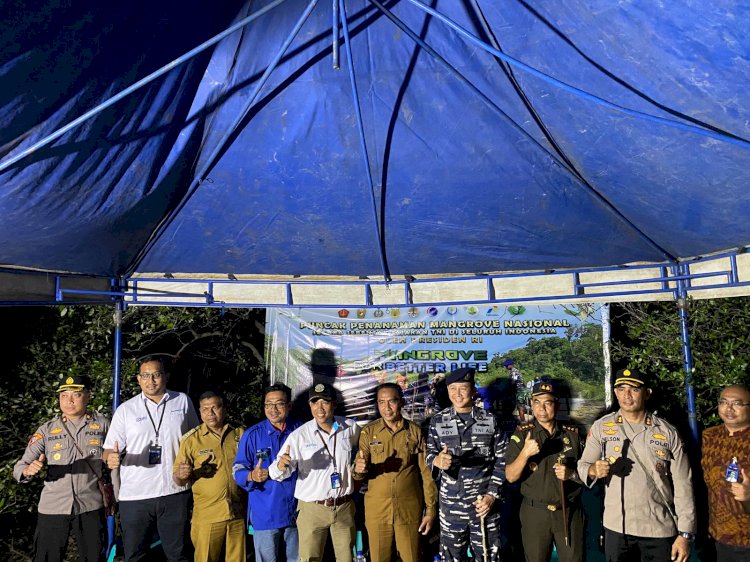 Kapolres Sikka Menghadiri Kegiatan Puncak Penanaman Mangrove Nasional  Serentak Jajaran TNI di Seluruh Indonesia Oleh Presiden RI