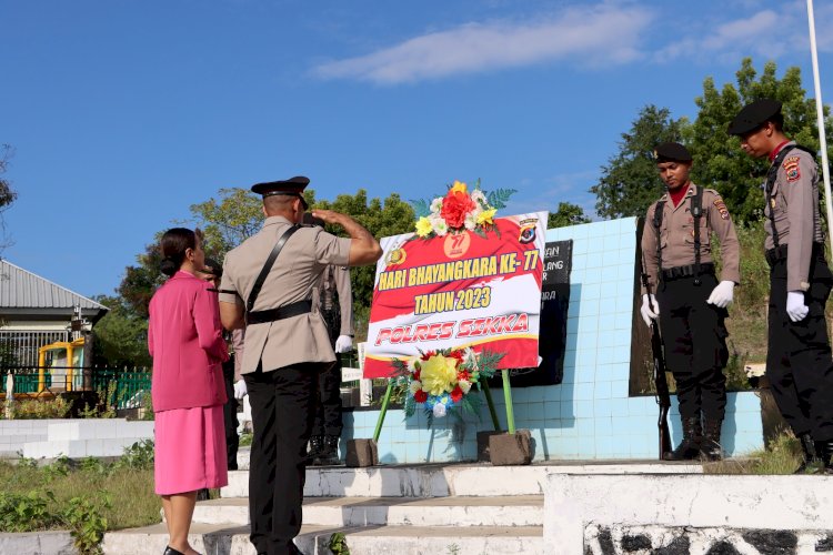 Kapolres Sikka Pimpin Ziarah di TMP Iligetang dan Tabur Bunga Sambut Hari Bhayangkara ke-77