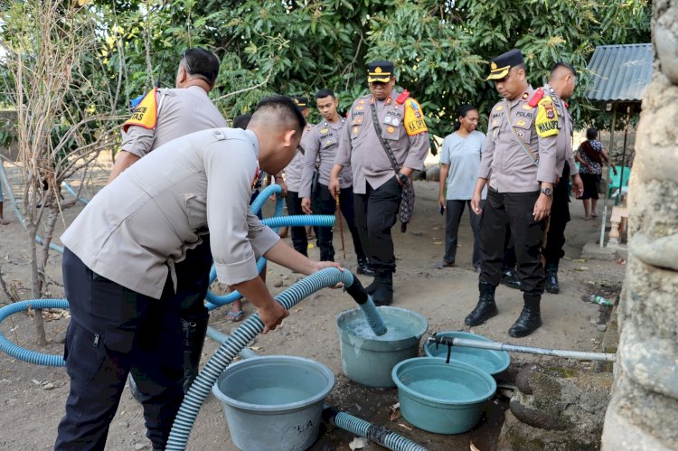 Polres Sikka Salurkan 4 Tangki Air Bersih Untuk Warga Desa Hoder