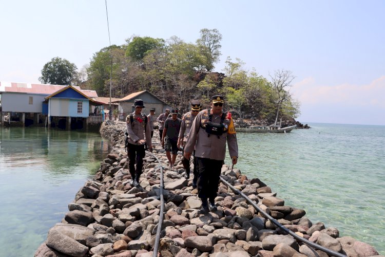 Kapolres Sikka Tinjau Lokasi TPS di Wilayah Pulau Terluar