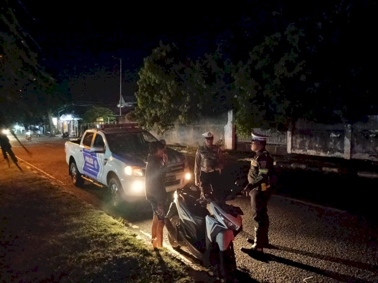 Patroli Lampu Biru Pada Malam Hari Menjaga Kondusifitas Cipkon di Kota Maumere