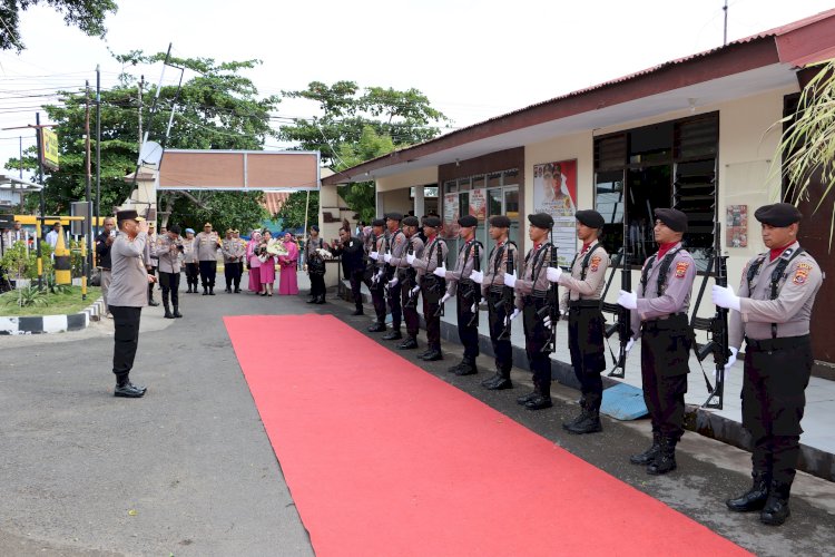 Tiba di Polres Sikka, Kapolda NTT Disambut dengan Sapaan Adat dan Jajar Kehormatan