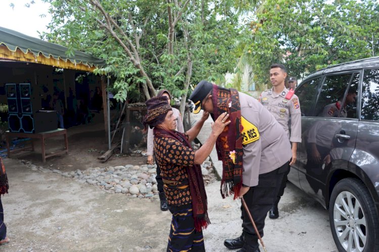 Dengar Langsung Keluhan Masyarakat, Kapolres Sikka Laksanakan Jumat Curhat di Desa Mbengu