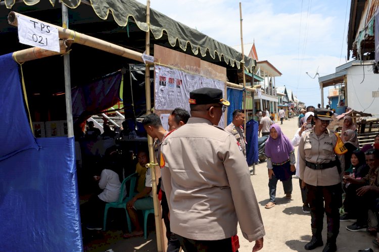 Kapolres Sikka Lakukan Pengecekan TPS di Wilayah Wuring, Alok Barat
