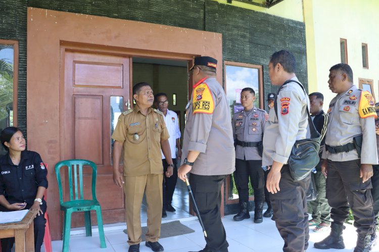 Kapolres Sikka Tinjau Rapat Pleno PPK di Kecamatan Magepanda: Koordinasi Erat dengan Penyelenggara Pemilu