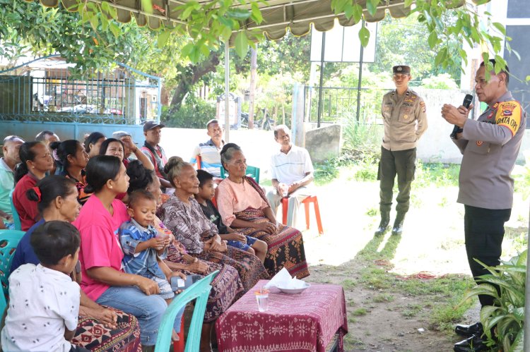 Kasat Binmas Polres Sikka Dengarkan Keluhan dan Masukan Masyarakat Desa Tebuk dalam Kegiatan Jumat Curhat