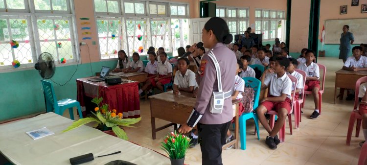 Polisi Sahabat Anak: Edukasi Keselamatan Berlalu Lintas di SDK Maumere II