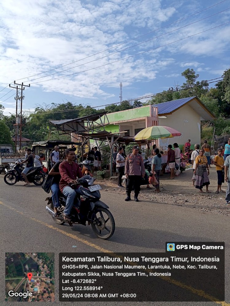 PATROLI DAN PENGATURAN LALU LINTAS DI PASAR NEBE DESA NEBE KEC. TALIBURA OLEH PERSONIL POLSUBSEKTOR NEBE.