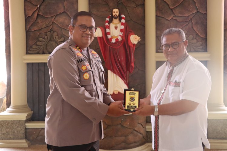 Kunjungan Silaturahmi Kapolres Sikka ke Bapa Uskup Maumere