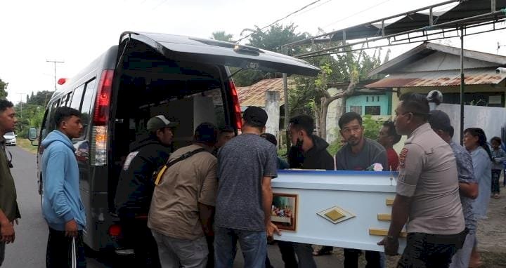 Polres Sikka Gelar Bakti Sosial di Hari Bhayangkara ke-78: Pinjamkan Mobil Ambulans untuk Antar Jenazah ke Larantuka