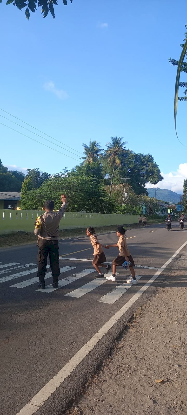 POSPOL TALIBURA LAKSANAKAN KEGIATAN STRONG POINT, PENGATURAN LALU LINTAS DI SDK TALIBURA