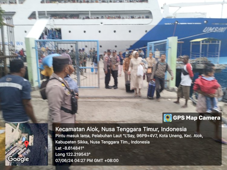 Pengamanan kedatangan dan Keberangkatan KM. UMSINI Oleh KP3 Laut Maumere