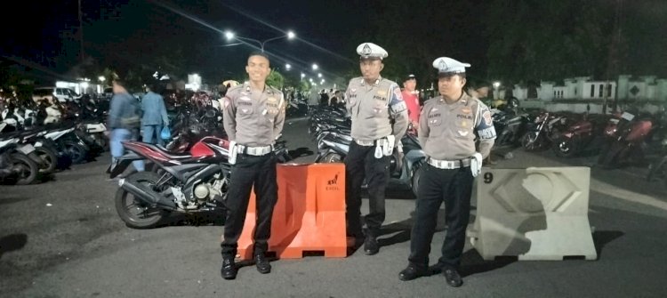 Patroli Lampu Biru oleh Satuan Lalu Lintas Polres Sikka di Kota Maumere