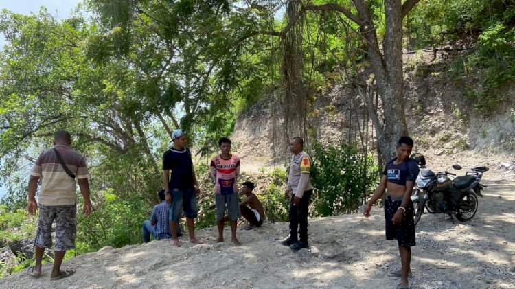 Personil Polsek Lela melaksanakan Patroli Rutin siang hari dengan sasaran pemukiman masyarakat di wilayah Hukum Polsek Lela, Polres Sikka