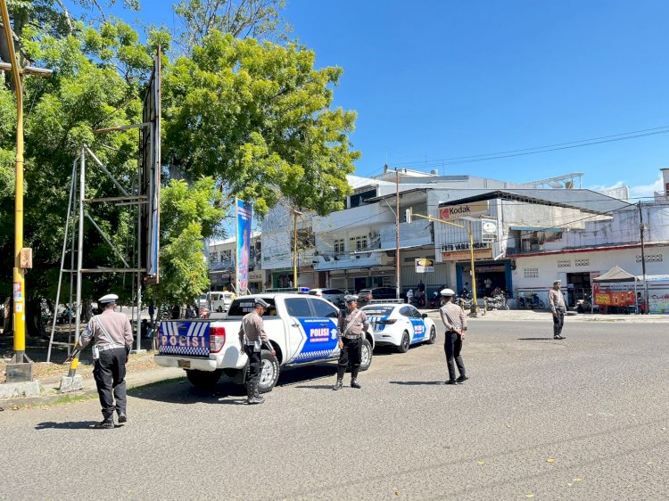 Patroli Siang oleh Sat Lantas Polres Sikka di Kota Maumere untuk Ciptakan Kenyamanan dan Keamanan Lalu Lintas