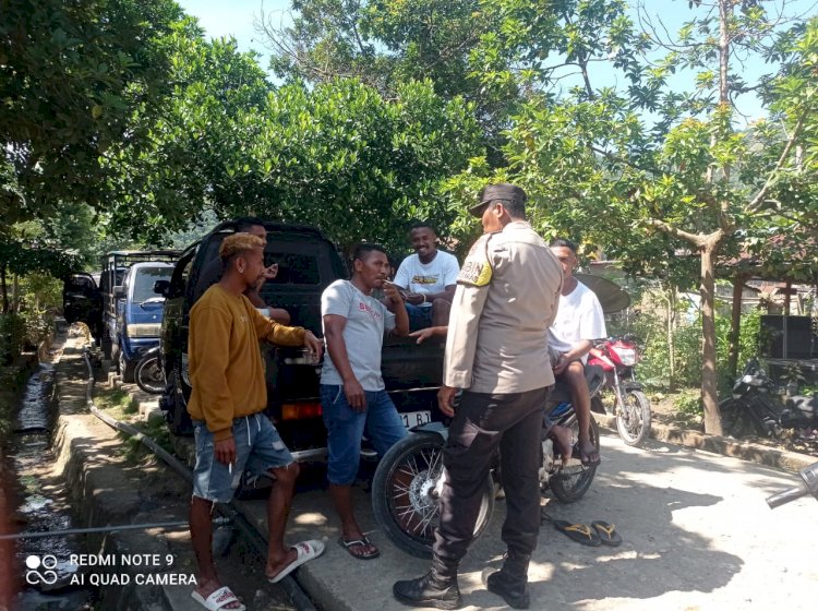 Bhabinkamtibmas Polsek Paga, Aipda Dewa Swijana Melakukan Giat Sambang Di Pasar Lekebai