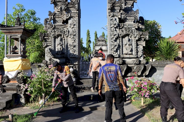 Sat Binmas Polres Sikka Bersihkan Tempat Ibadah Sambut Hari Bhayangkara ke-78