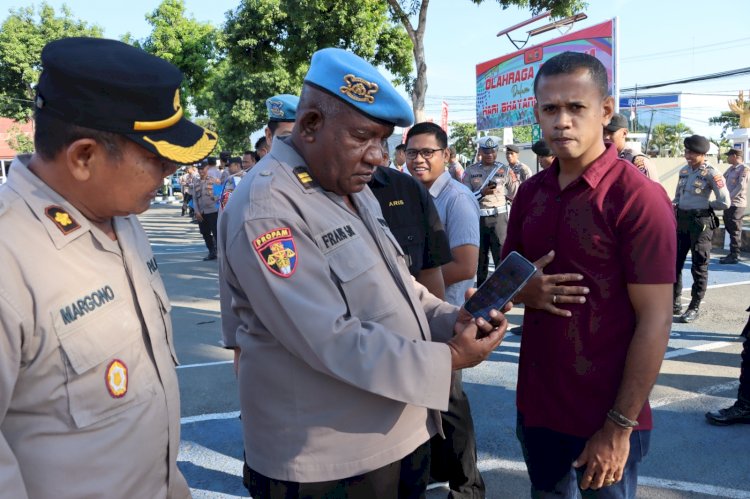 Polres Sikka Gelar Pengecekan Handphone Personil, Fokus pada Aplikasi dan Situs Judi Online