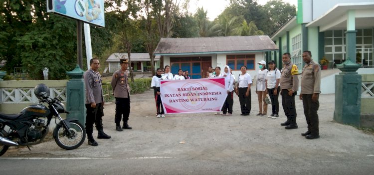 Anggota Pospol Talibura Melaksanakan Pegamanan dan Pengawalan Kegiatan Gerak Jalan Santai Oleh Ikatan Bidan Ranting Watubaing