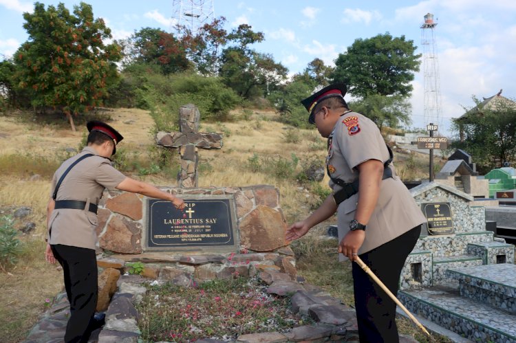 Polres Sikka Gelar Upacara di Taman Makam Pahlawan untuk Peringati Hari Bhayangkara ke-78