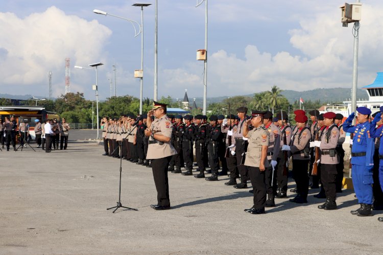 Polres Sikka Memperingati Hari Bhayangkara ke-78 dengan Upacara Tabur Bunga di Pelabuhan Lorens Say Maumere