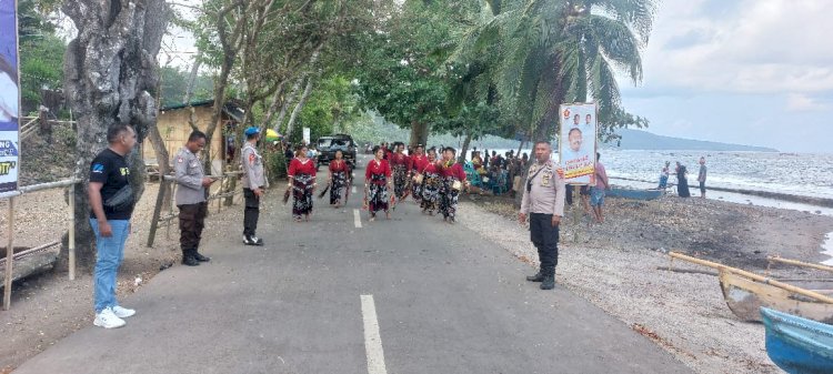 Pengamanan Kunjungan Wisatawan Kapal Arka Kinari Promosikan Wisata dan Budaya Lokal di Watukrus