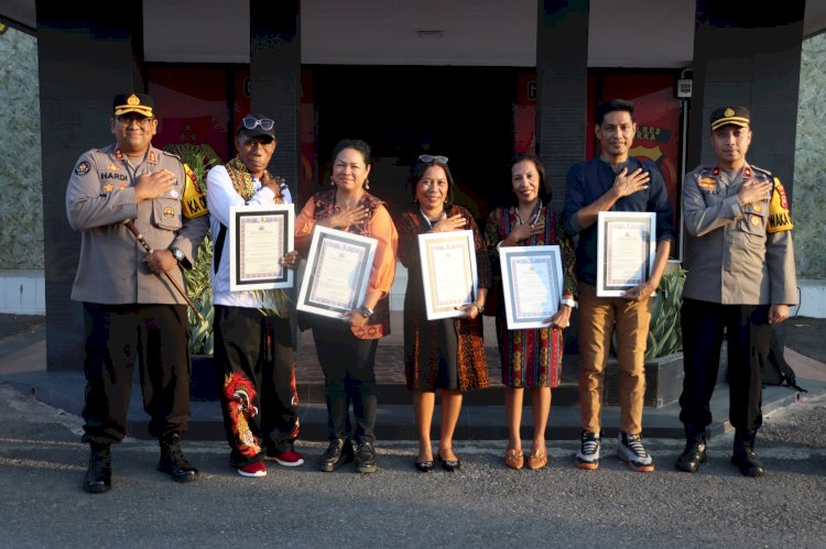 Karnaval Kreasi Budaya Meriahkan Hari Bhayangkara ke-78 di Polres Sikka